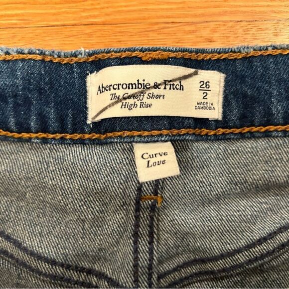 Abercrombie & Fitch The Cutoff Short High Rise Curve Love denim shorts - Picture 3 of 3